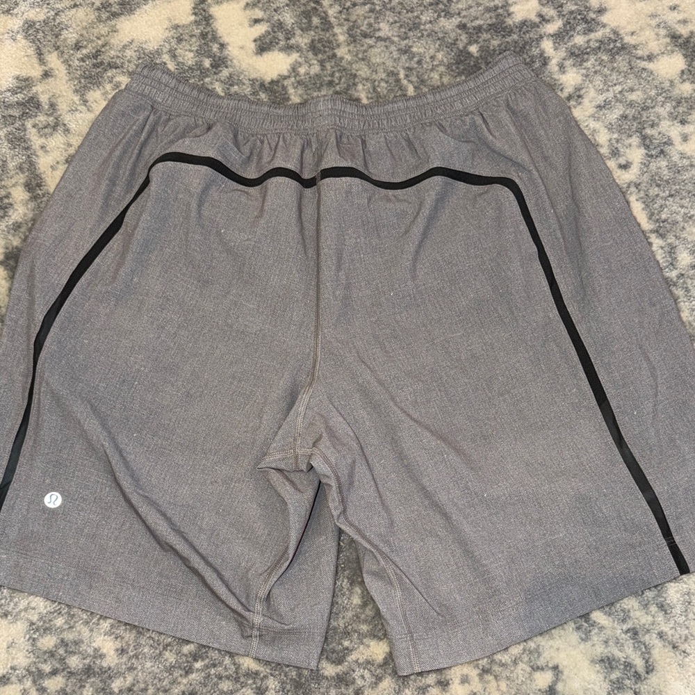 Lululemon Men’s 9” Gray Men's Shorts - Picture 2 of 2